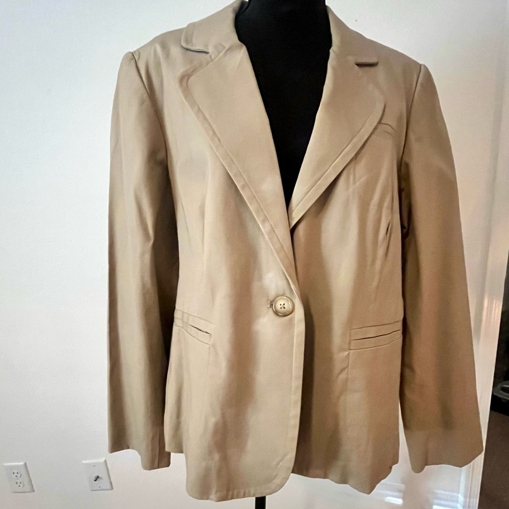 NWOT - Tan single button blazer